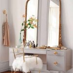 Miroir dans une chambre cosy